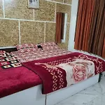 Hotel Hari Krishnashrya Near Banke Bihari Temple