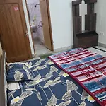 Hotel Hari Krishnashrya Near Banke Bihari Temple
